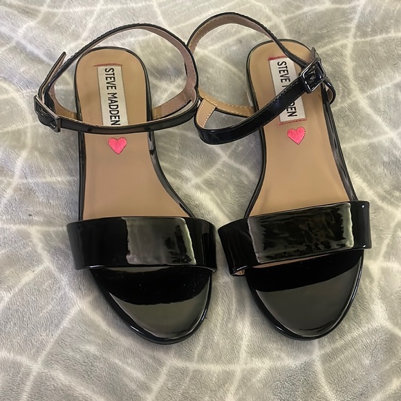 Steve, madden girl sandals - Picture 1 of 8